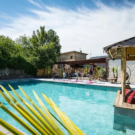Magnifique Domaine Avec Piscine * Montréal